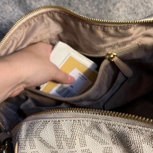 Michael Kors monogram bag with gold hardware. Bought in store - Picture 8 of 8